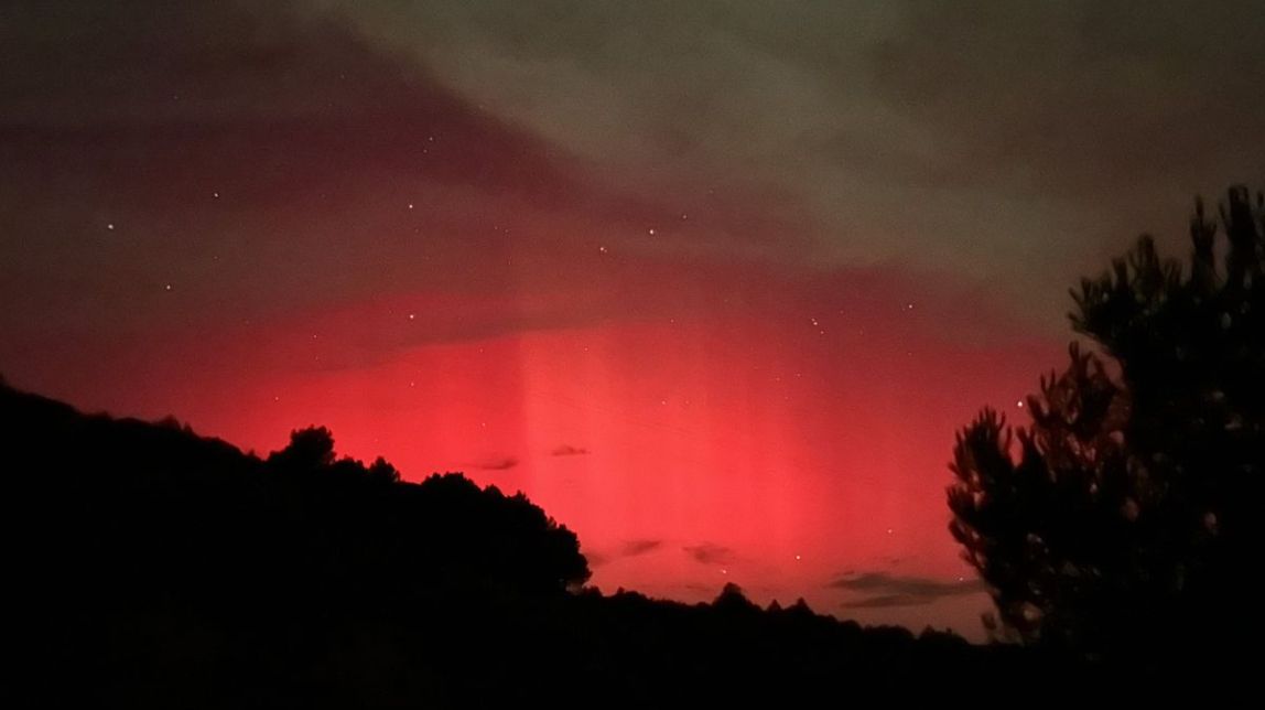 Espetáculo no céu de Moianès: é assim que as luzes do norte têm sido vistas de vários pontos da região